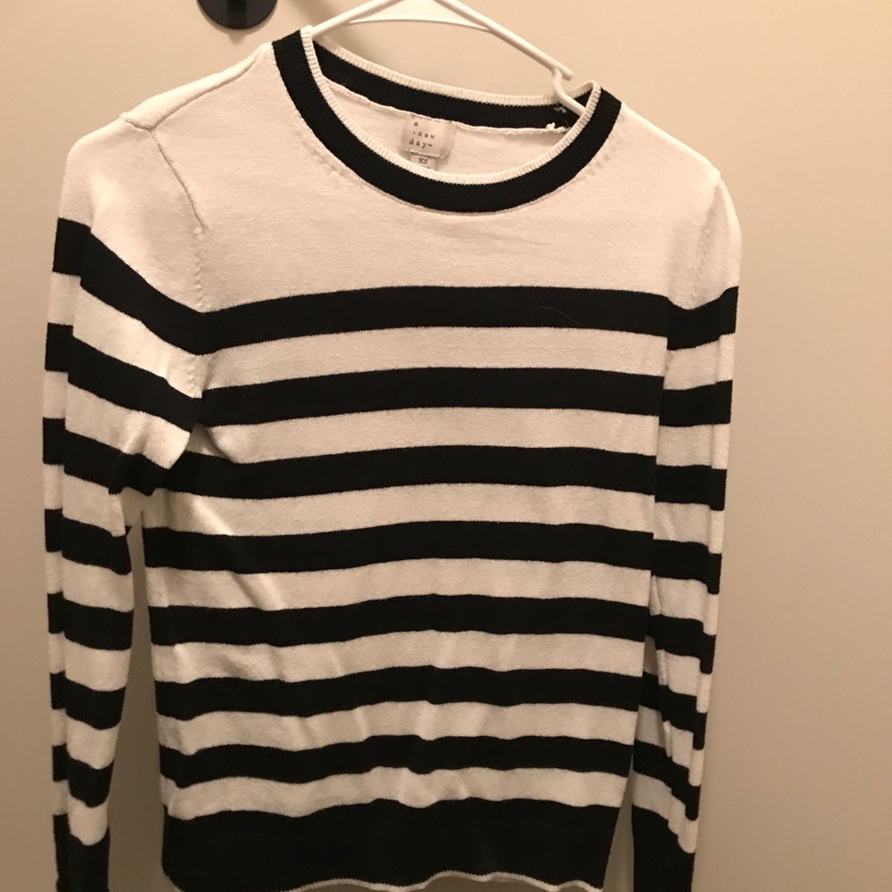 Sweater - Picture 1 of 1